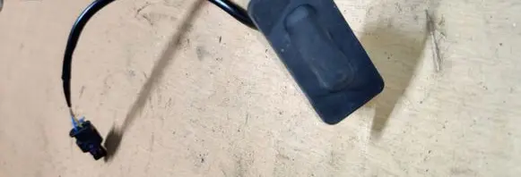 Chevrolet Malibu Tailgate opening switch 84132375