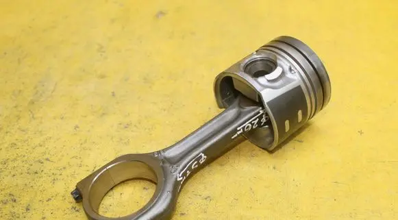 Peugeot 508 Piston with connecting rod