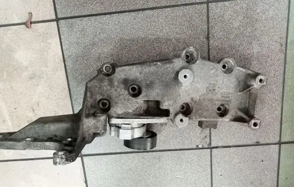 Volvo S60 Generator/alternator bracket 9497106MS14445
