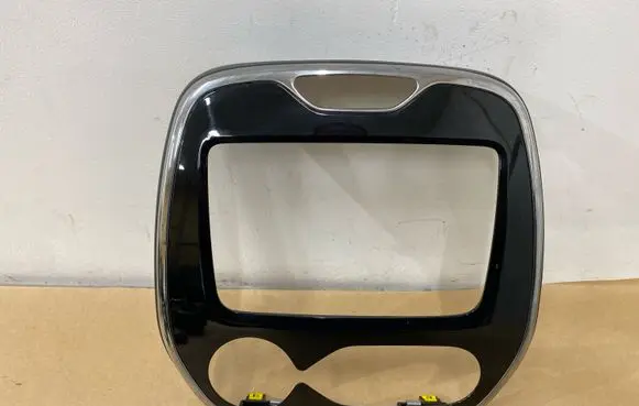 Renault Captur Radio/GPS head unit trim 682700795R
