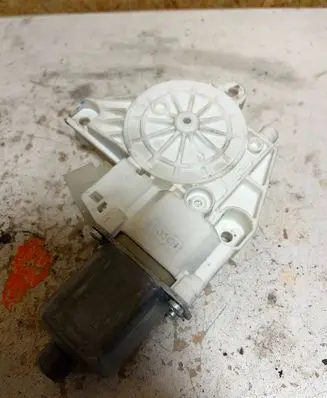 Mercedes-Benz C AMG W204 Front door window regulator motor A2048200242 0908 971218100