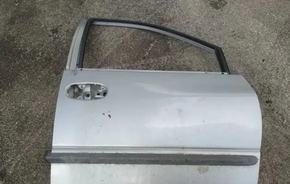 Chrysler Voyager Front door pilkos