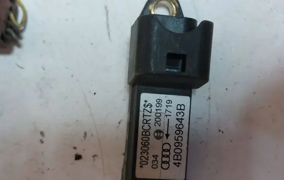 Audi A6 S6 C5 4B Airbag deployment crash/impact sensor 4B0959643B 200199 023060BCRTZS