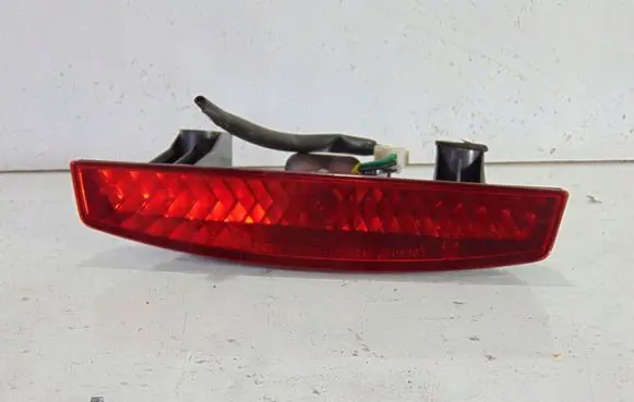 KIA Rio Third/center stoplight