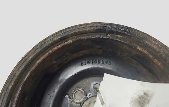 Volkswagen PASSAT B6 Crankshaft pulley 03G105243