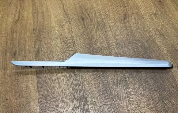 Dashboard glove box trim