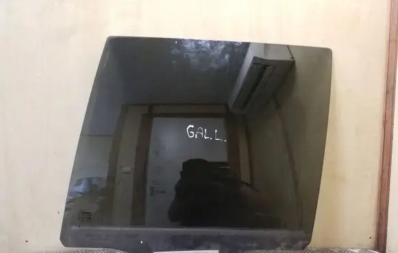 Volvo XC90 Rear door window glass