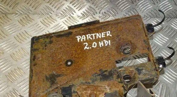 Peugeot 307 Battery box tray 