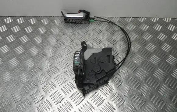 Toyota Prius (XW20) Loading door lock 6920547020 T851