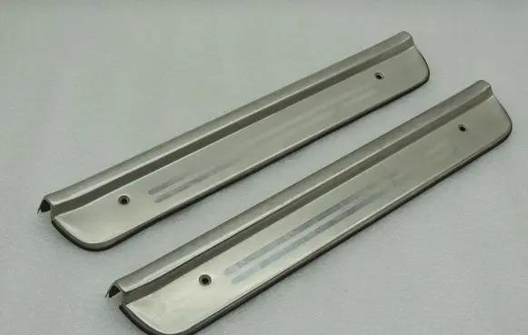 Mitsubishi L200 Rear sill trim cover MR732220 MR732221