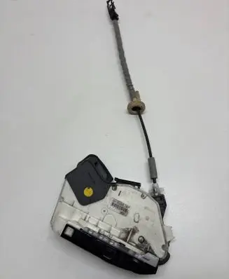 Volkswagen PASSAT B8 Rear door lock 5E0839016A