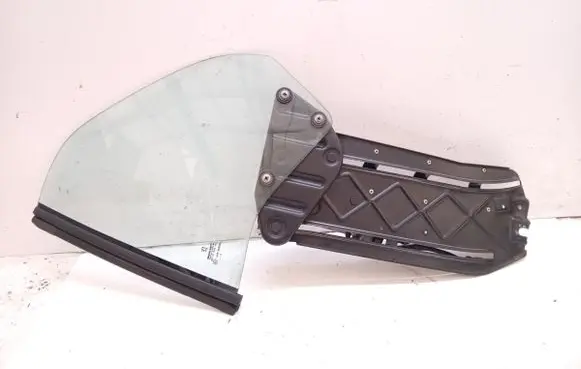 Peugeot 306 Rear door window glass 43R-000588