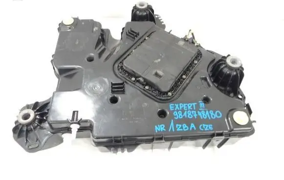 Peugeot Expert AdBlue liquid reservoir 9818748180