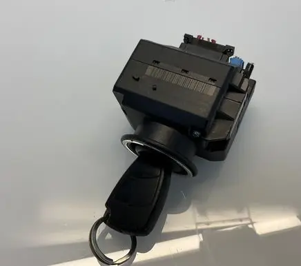 Mercedes-Benz E W211 Ignition lock 2115451408 A2115451408