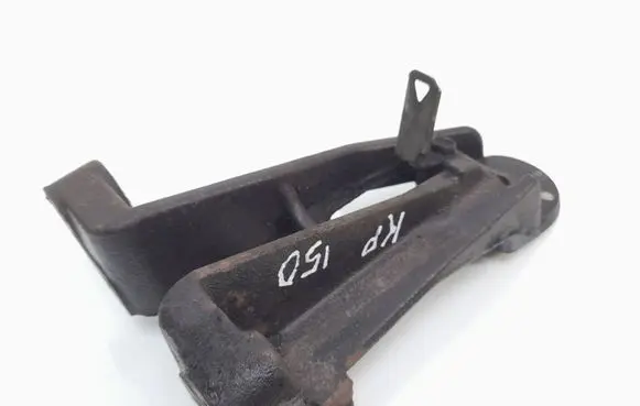 Engine mounting bracket