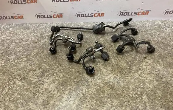 BMW X5 E53 Fuel injector supply line/pipe 
