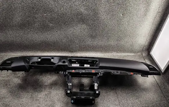 BMW 1 E81 E87 Dashboard P0101575 7506601