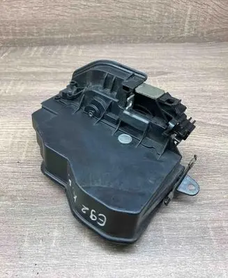 BMW X1 E84 Front door lock 7202145