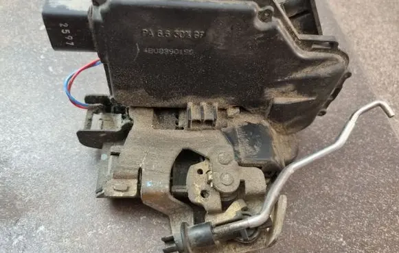 Audi A6 S6 C5 4B Rear door lock 4B0839015B