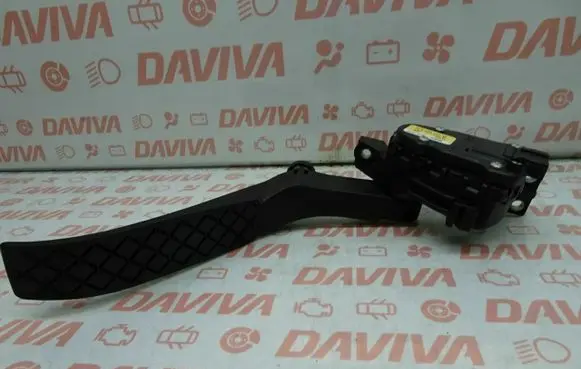 Volkswagen Touareg I Accelerator throttle pedal 7L0723507E