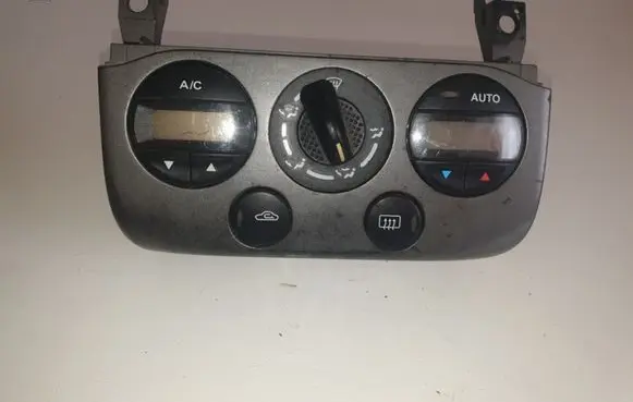 Nissan Primera Climate control unit 275109F600