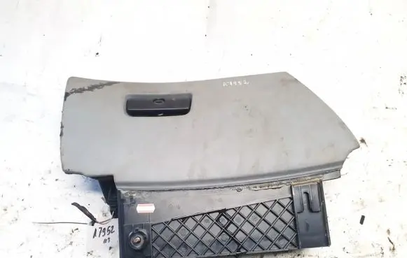 BMW 5 E39 Glove box