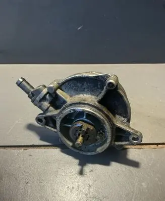 Audi A6 S6 C6 4F Vacuum pump 