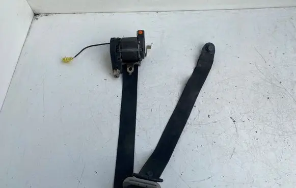 Toyota Avensis T220 Front seatbelt