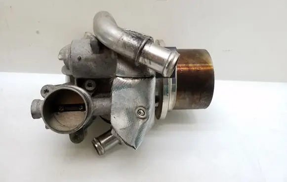 Volkswagen Golf VII EGR valve cooler 04L131512D
