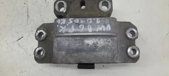 Volkswagen PASSAT B6 Engine mount bracket 3C0199555