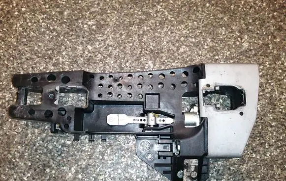 Audi A4 S4 B8 8K Front door exterior handle/bracket 8T0837885A