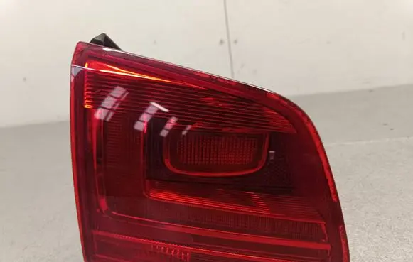 Tailgate rear/tail lights