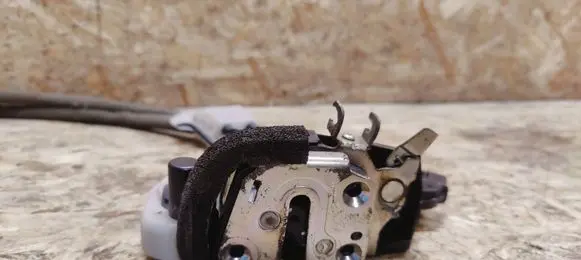 Infiniti G37 Front door lock A3NN0XJ E7112150