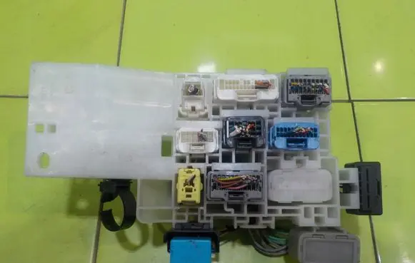 Toyota Prius (XW30) Fuse box set BEZPIECZNIKOW SP49