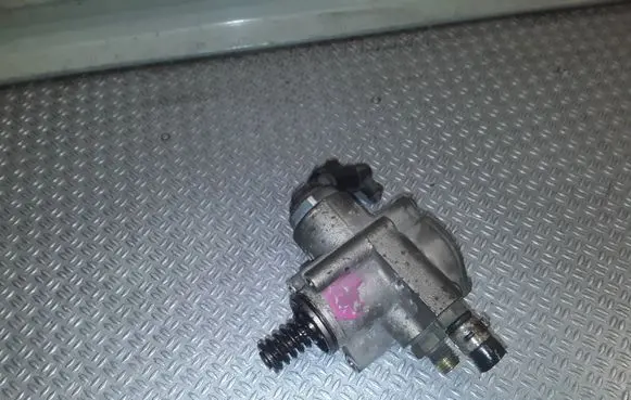 Volkswagen Golf Plus Fuel injection high pressure pump 03c127025r