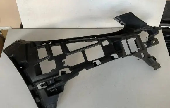 Mercedes-Benz C W205 Front bumper mounting bracket A2058850665