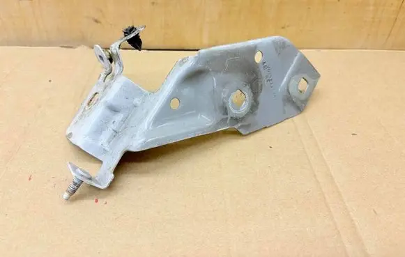 Renault Captur Fender mounting bracket 620427410A