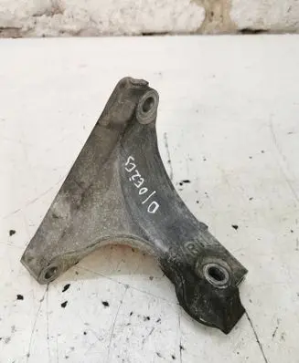 Subaru Outback Gearbox mounting bracket