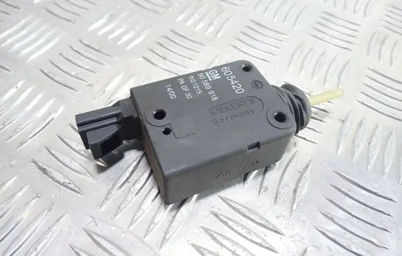Fuel tank cap lock motor