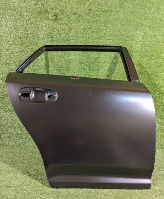 Toyota Avensis T270 Rear door