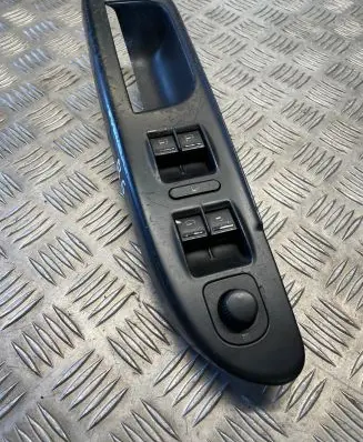 Volkswagen PASSAT B6 Electric window control switch 3C1867171