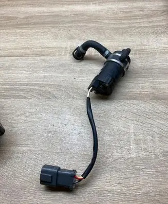 Honda CR-V Headlight washer pump 22613
