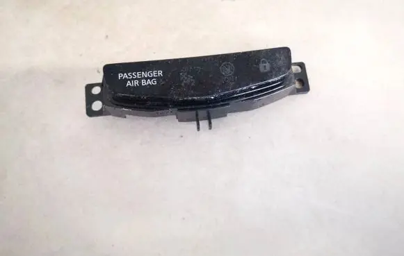 Nissan Qashqai Passenger airbag on/off switch 