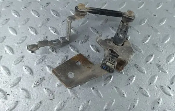 Rear air suspension level height sensor