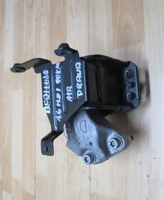 Citroen Berlingo Engine mounting bracket