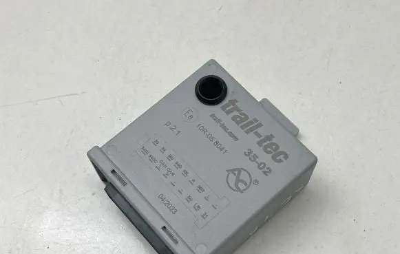 Volvo XC40 Tow bar relay 10R058041
