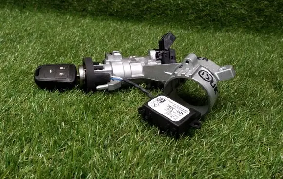 Opel Astra J Ignition lock 13383062