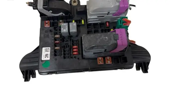 Opel Insignia A Fuse module 1327731905 10424811110