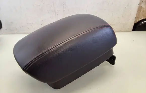 KIA Carens I Armrest