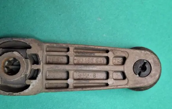 Opel Kadett E Front door window winding handle 90186641